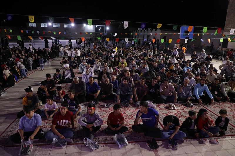 مردم روستای شریف آباد قم در شام عید سعید غدیر میهمان سفره بانوی کرامت شدند