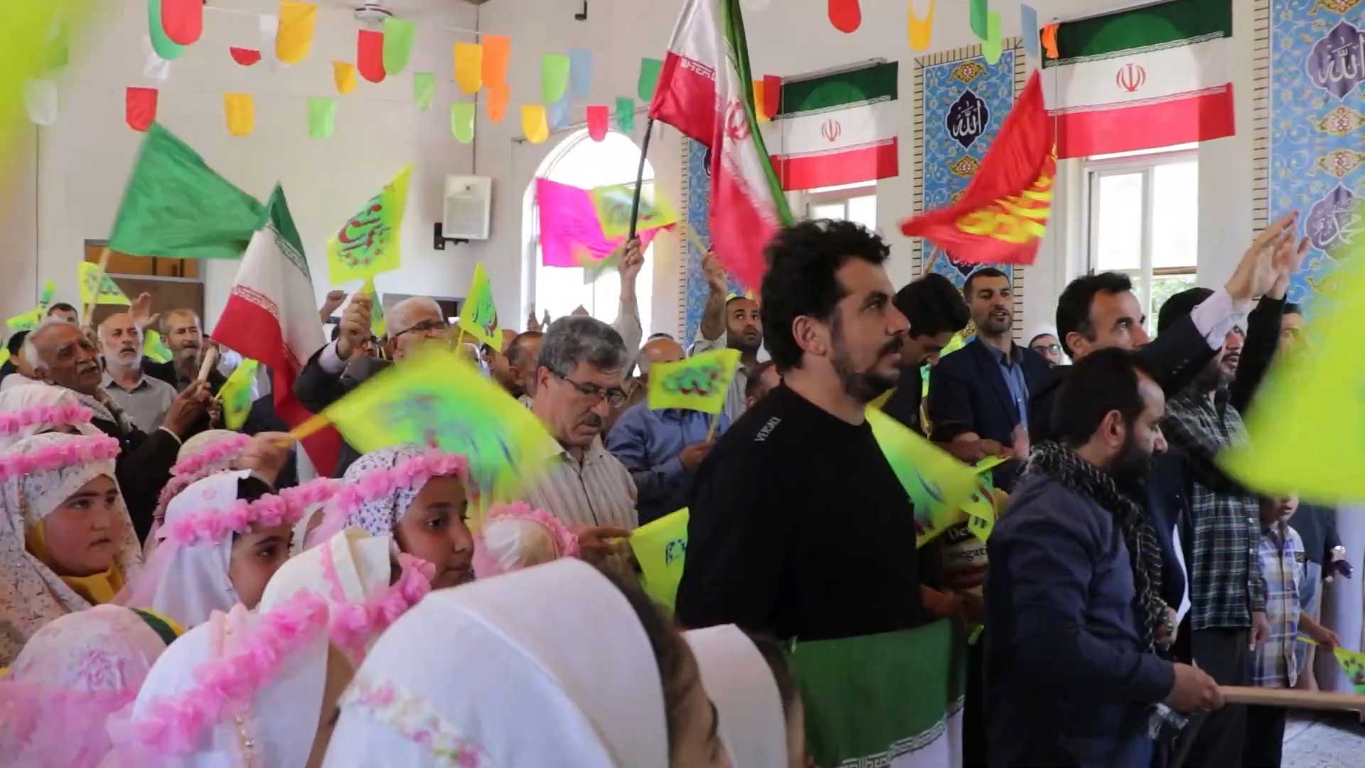 تصاویری از برگزاری جشن شب عید غدیر توسط خادمان حرم مطهر بانوی کرامت در شهر پره سر، روستای رودکنار